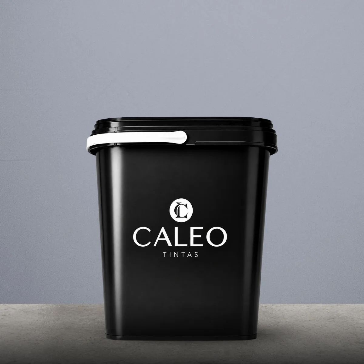 Lata de 18 kg da tinta acrílica fosca Caleo na cor cinza puro